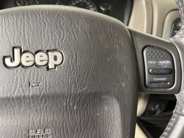 Used 2004 Jeep Grand Cherokee Laredo w/ Tan Your Hide Group image 10