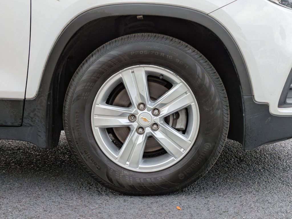 Used 2020 Chevrolet Trax LS w/ Tint and Cruise Package image 11