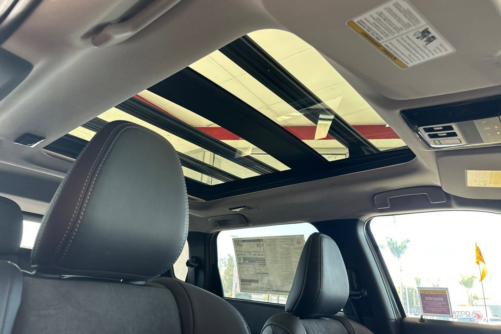 New 2025 Mitsubishi Outlander SE image 17