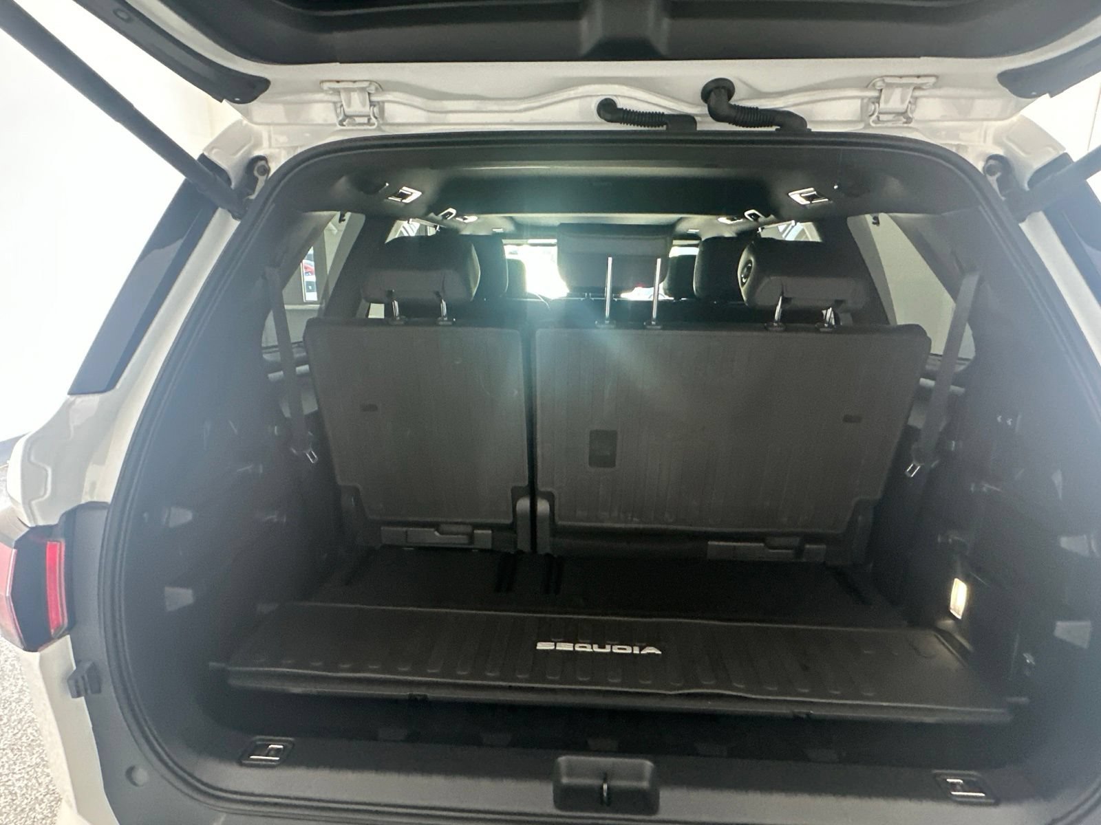 Used 2025 Toyota Sequoia Limited w/ Tow Technology Package AWD/4WD image 11