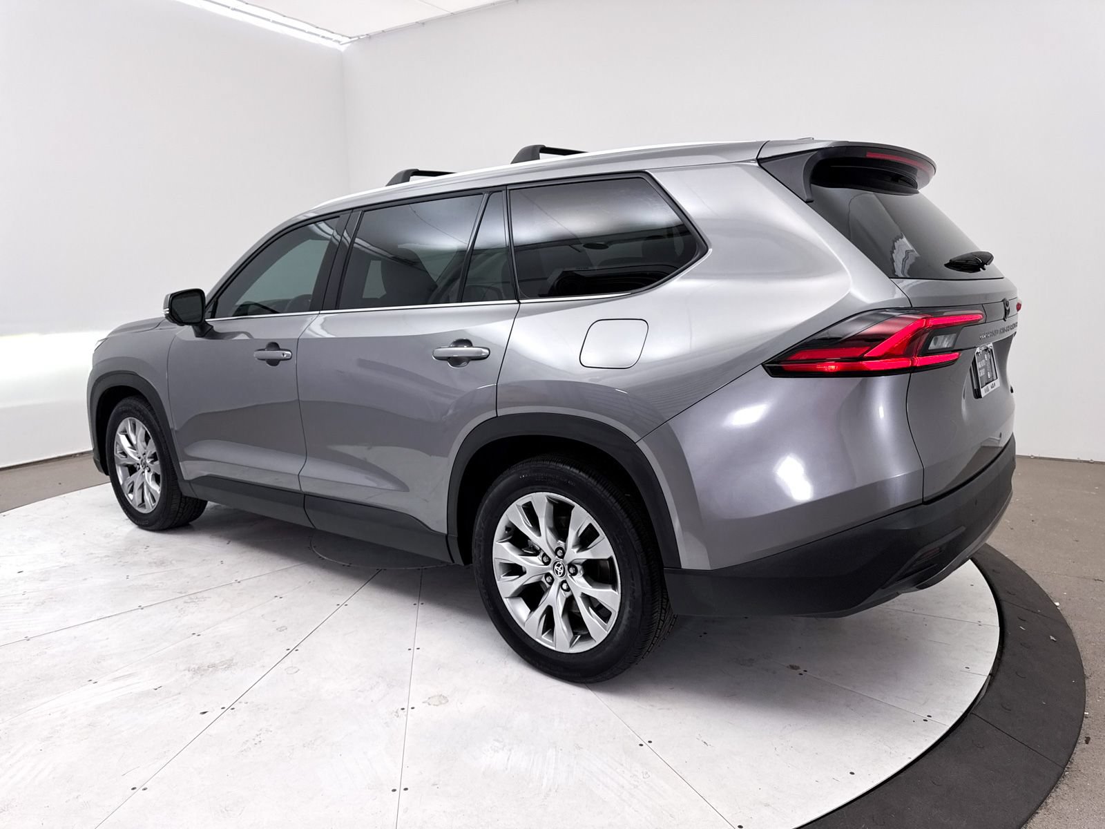 Used 2025 Toyota Grand Highlander FWD image 16