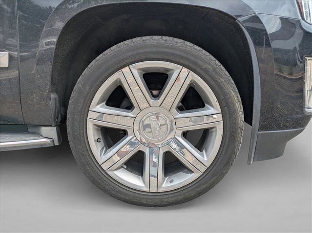 Used 2015 Cadillac Escalade Luxury AWD/4WD image 22