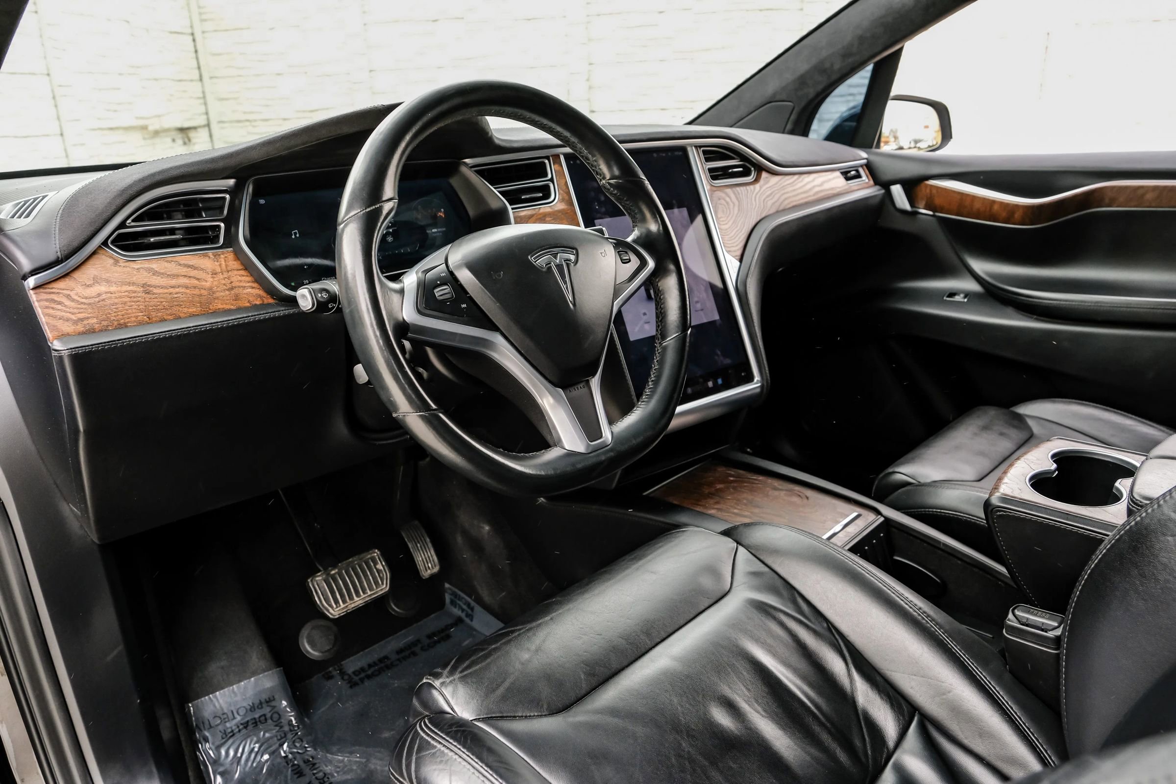 Used 2017 Tesla Model X 90D image 3