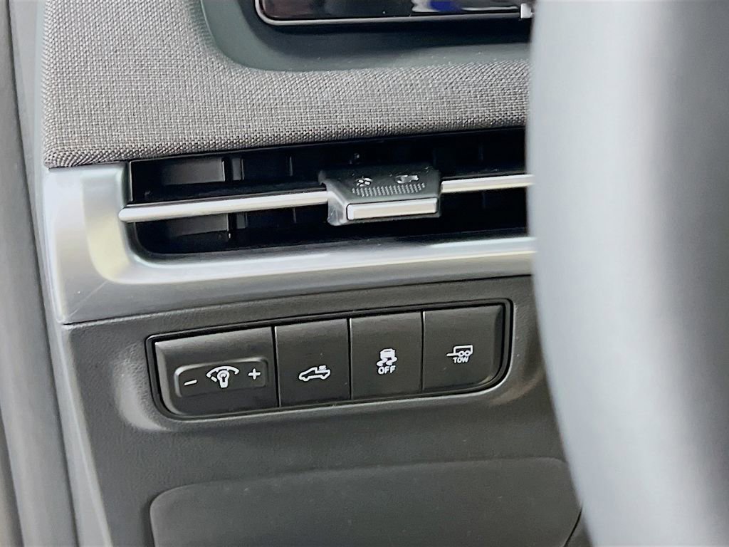 New 2025 Hyundai Santa Cruz Limited image 9