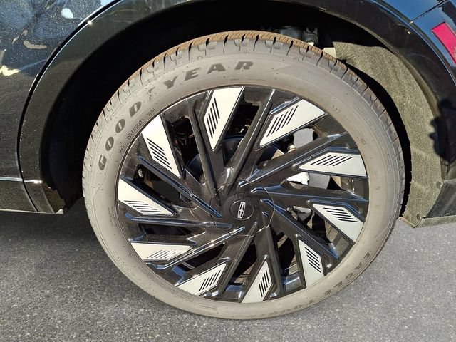 New 2026 Lincoln Nautilus Reserve w/ Jet Appearance Package AWD/4WD image 8