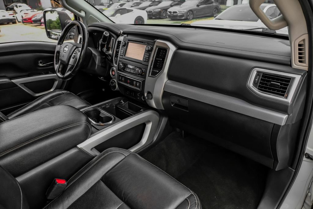 Used 2018 Nissan Titan PRO-4X w/ Pro-4x Convenience Package AWD/4WD image 10
