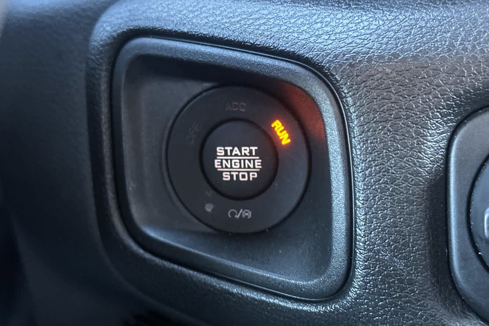 Used 2024 Jeep Wrangler Unlimited AWD/4WD image 24