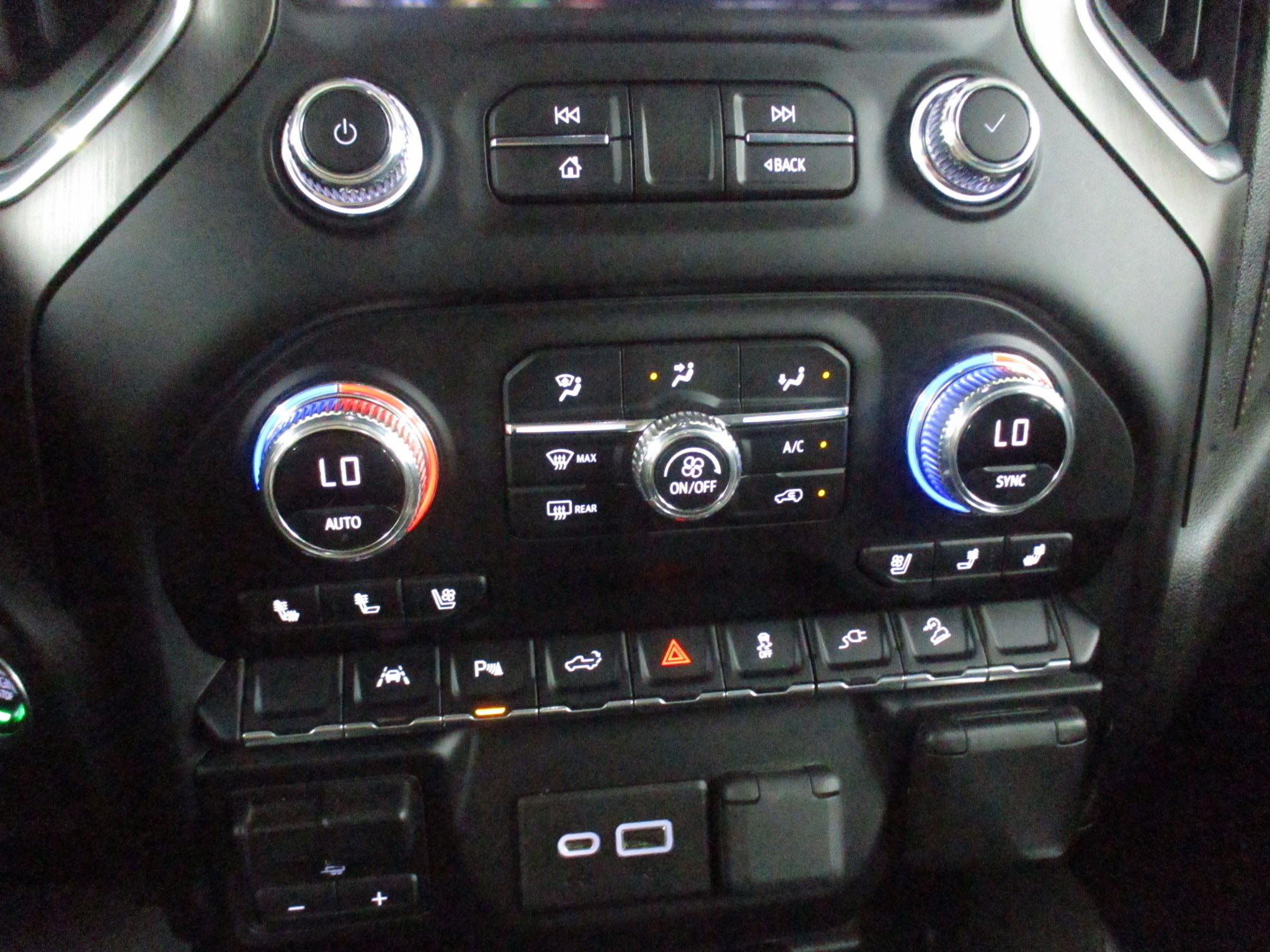 Certified 2022 GMC Sierra 1500 AT4 w/ AT4 Premium Package AWD/4WD image 35