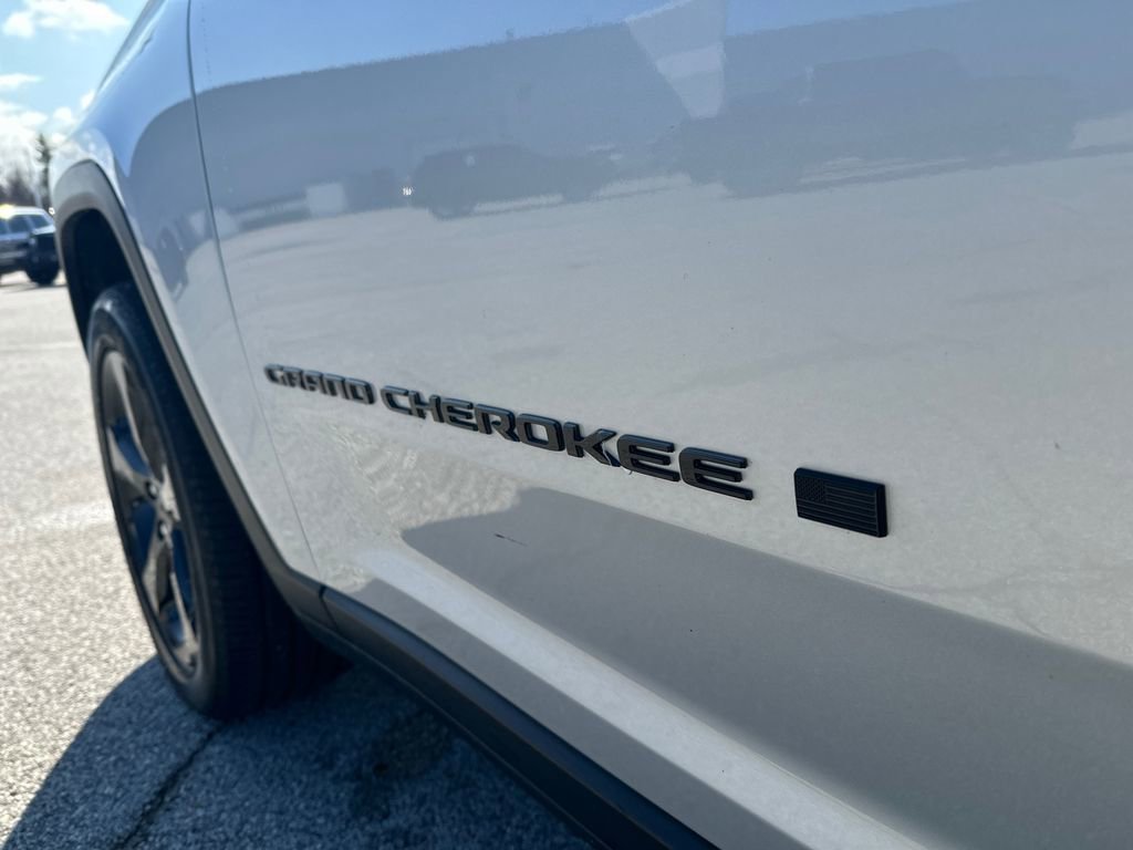 Used 2024 Jeep Grand Cherokee Altitude image 44
