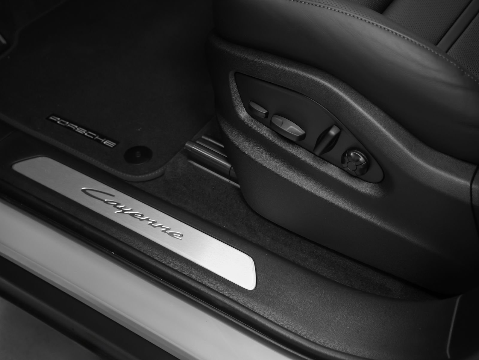 New 2026 Porsche Cayenne AWD/4WD image 28