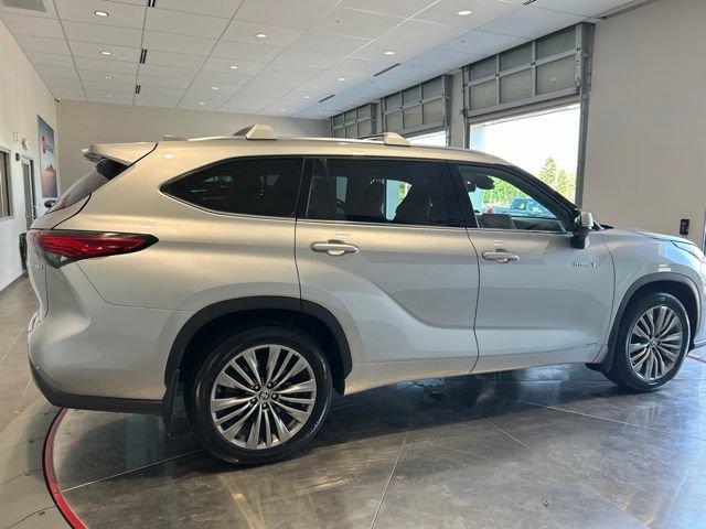 Used 2021 Toyota Highlander Platinum AWD/4WD image 9