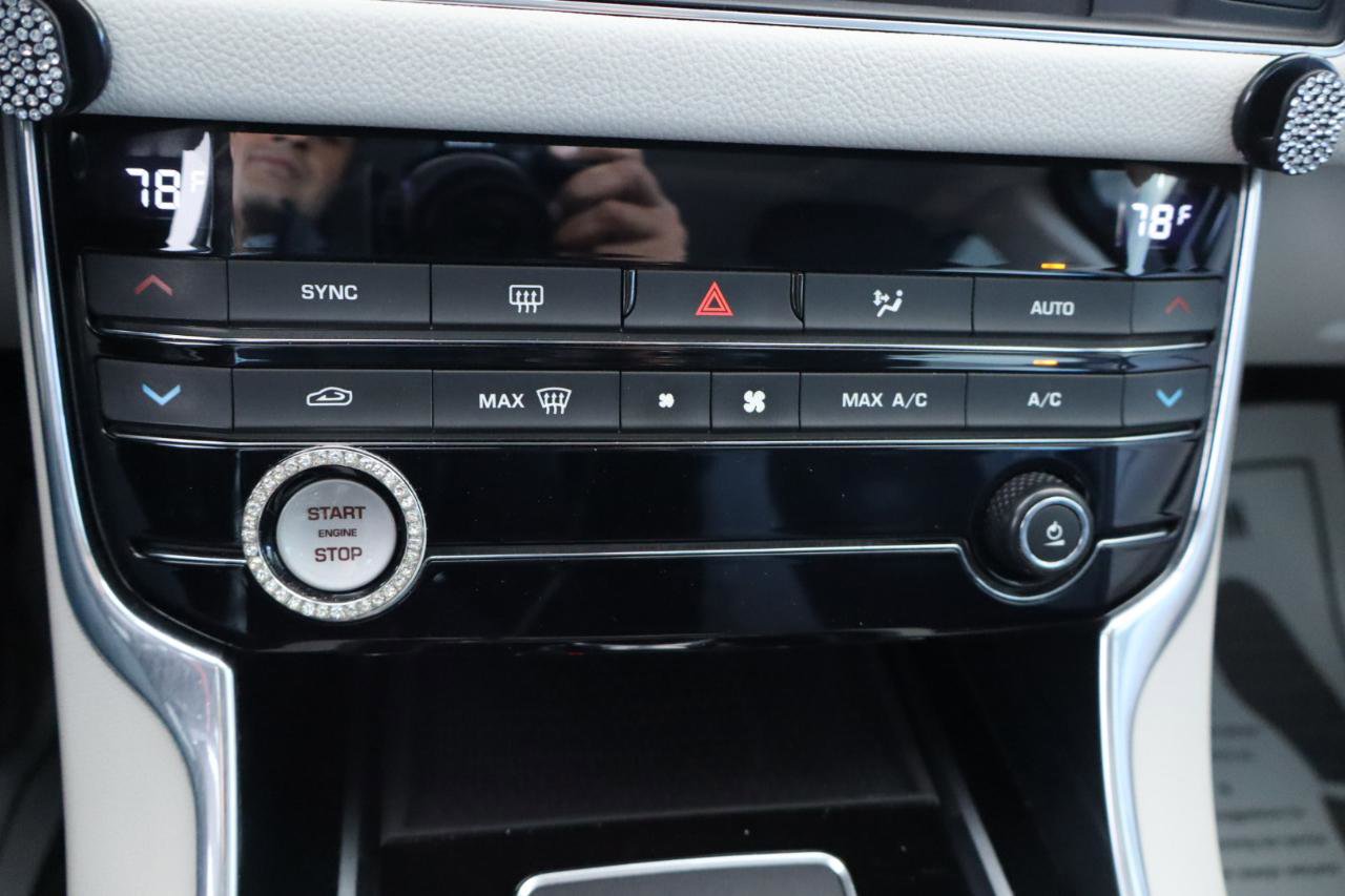 Used 2017 Jaguar XF Premium image 25