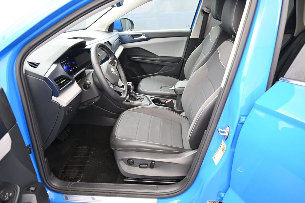 Used 2023 Volkswagen Taos SE w/ Black Wheel Package FWD image 13