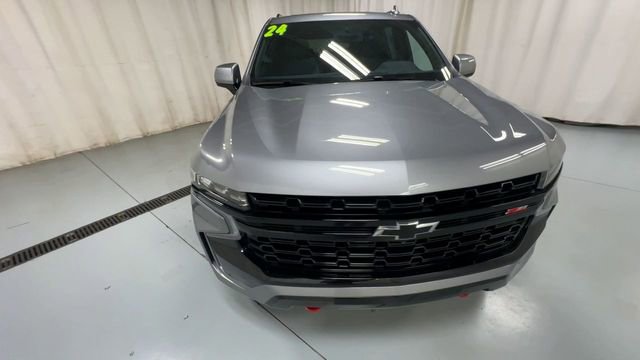 Used 2024 Chevrolet Suburban Z71 w/ Luxury Package AWD/4WD image 3