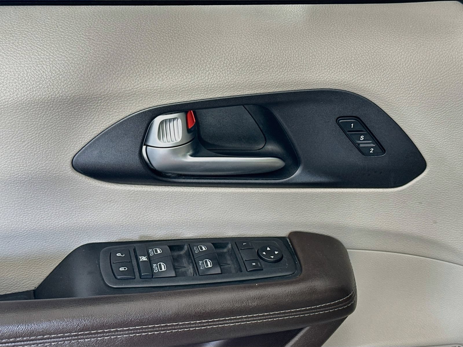 Used 2020 Chrysler Pacifica Touring-L Plus w/ Tire & Wheel Group FWD image 18
