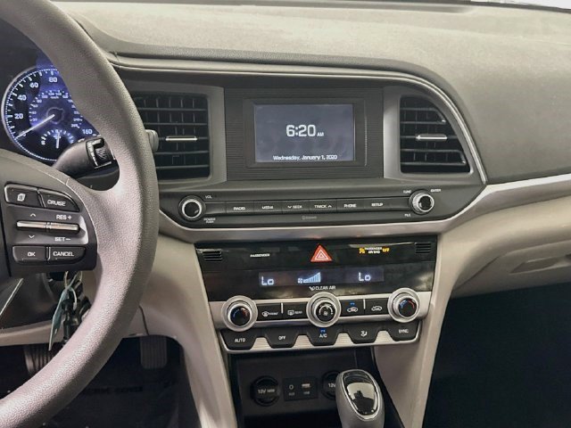 Used 2020 Hyundai Elantra SE FWD image 17