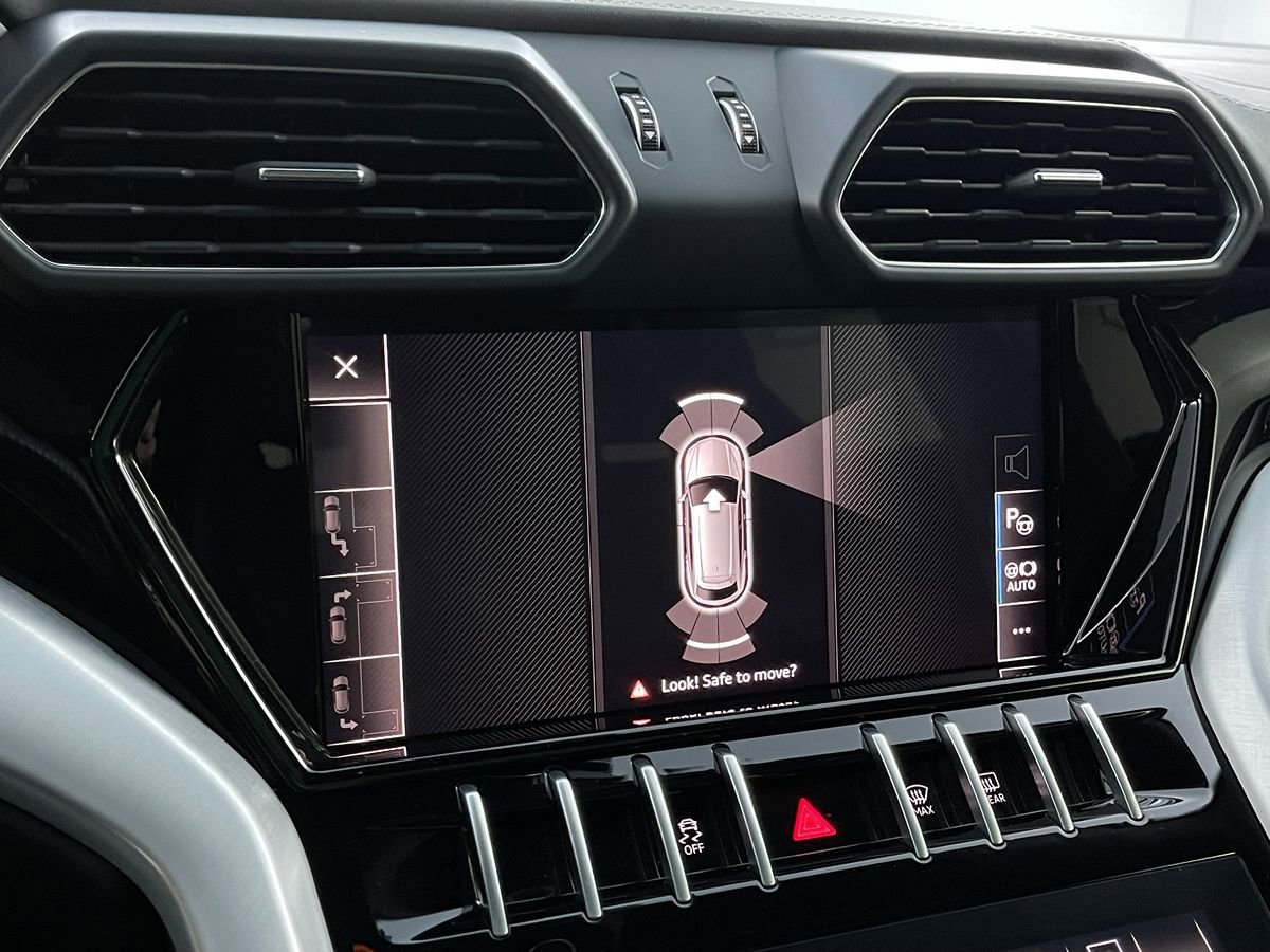Used 2021 Lamborghini Urus AWD/4WD image 30