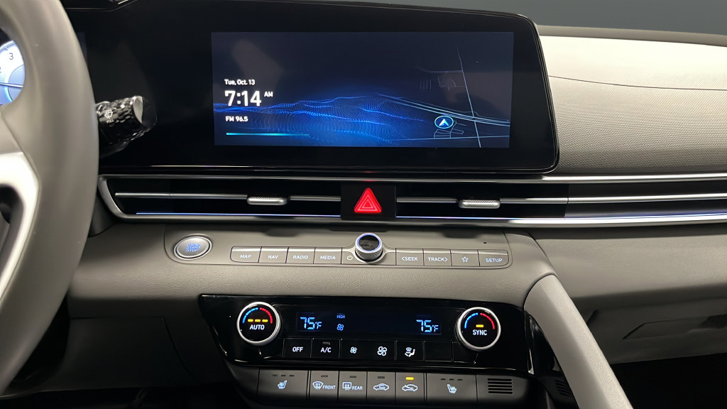 Used 2025 Hyundai Elantra SEL FWD image 13