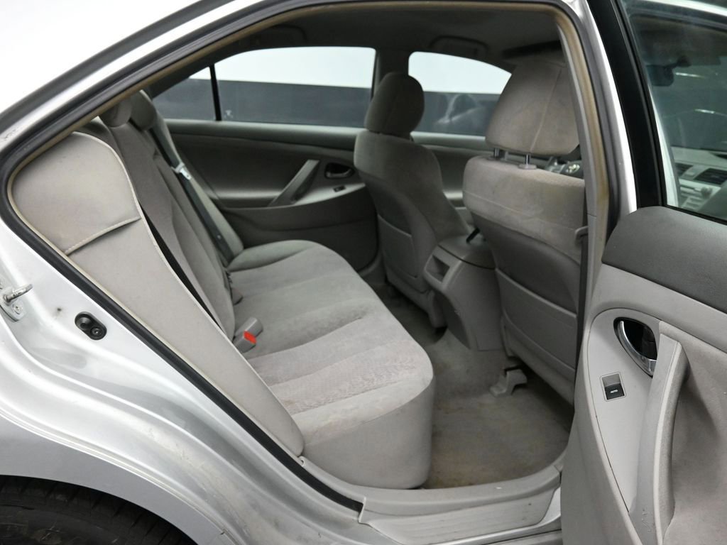 Used 2011 Toyota Camry LE image 20