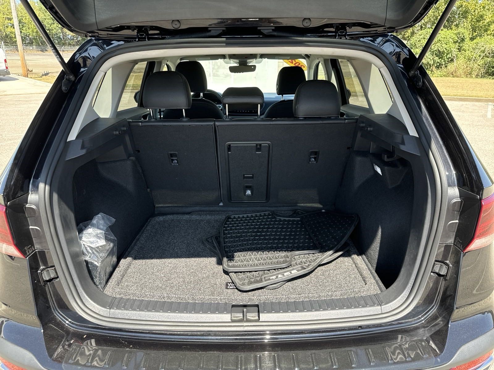 Used 2024 Volkswagen Taos SE image 8