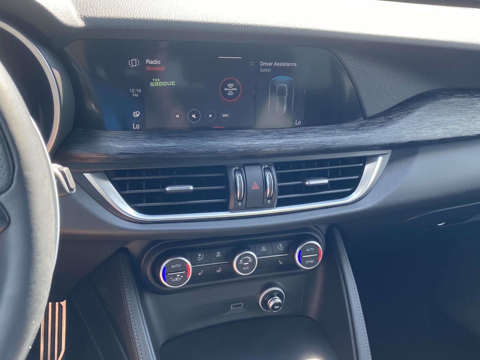 Used 2024 Alfa Romeo Stelvio Sprint image 8