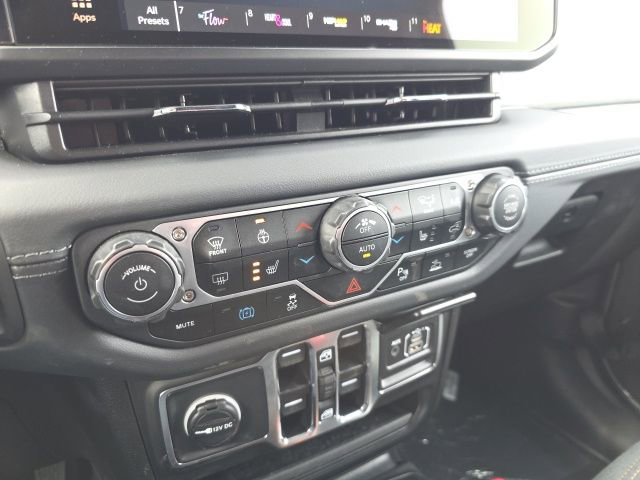 Used 2025 Jeep Wrangler Unlimited Sahara w/ Safety Group image 24