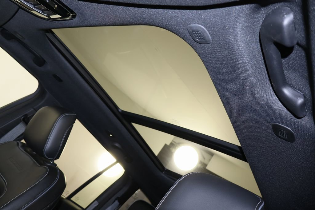 New 2024 Jeep Grand Cherokee Overland image 24