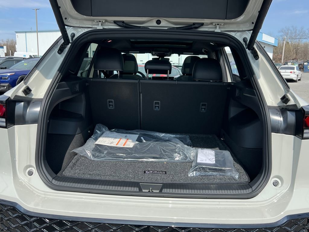 New 2026 Volkswagen Tiguan SE R-Line image 16