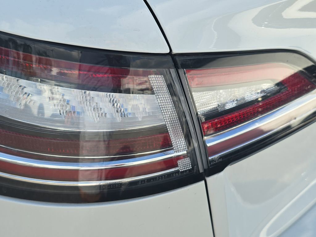 Used 2023 Lincoln Nautilus Standard w/ Premium Package image 11