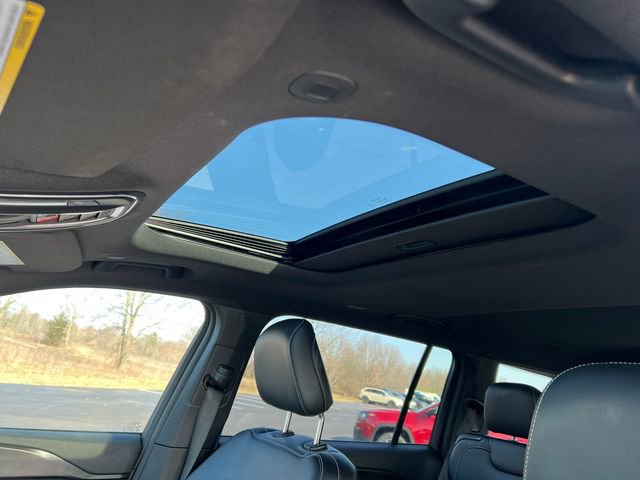 Used 2023 Jeep Grand Cherokee L Laredo image 3