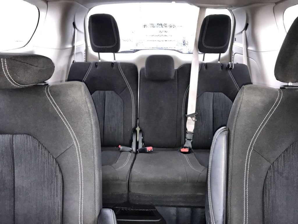 Used 2022 Chrysler Voyager LX image 22