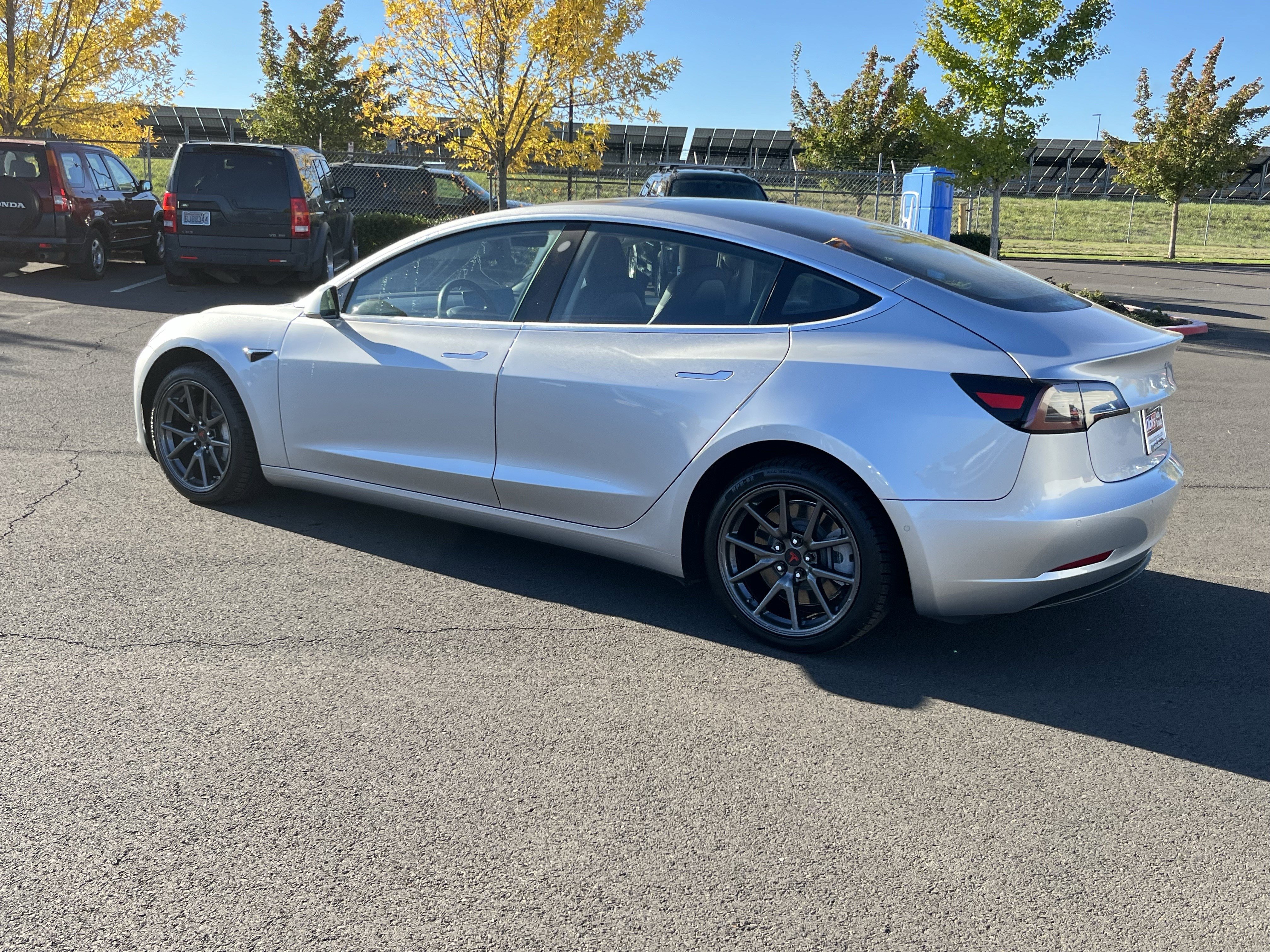 Used 2018 Tesla Model 3 Long Range image 3