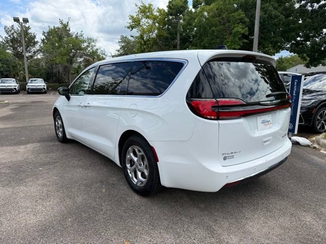 Used 2024 Chrysler Pacifica Limited FWD image 4