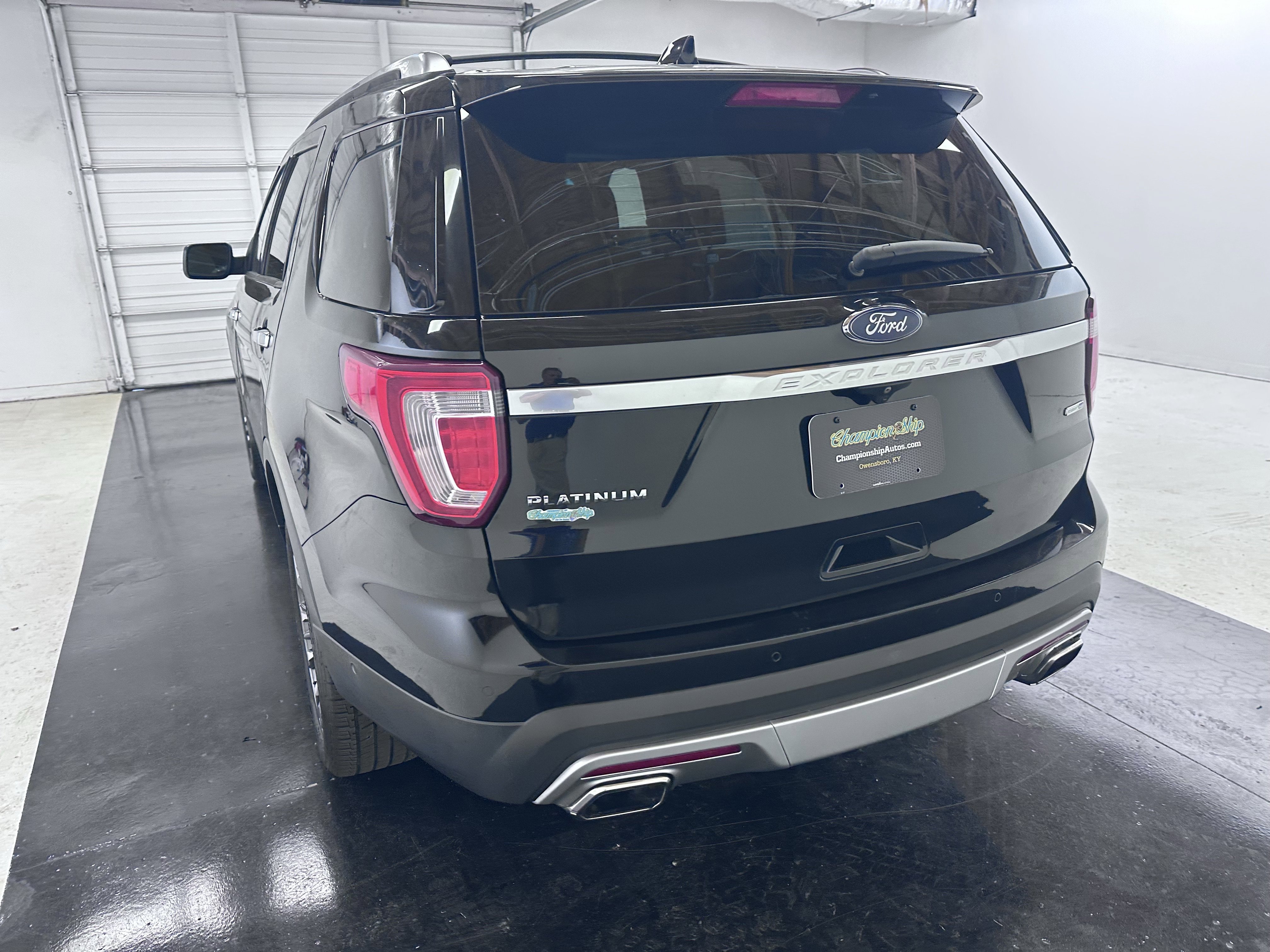 Used 2016 Ford Explorer Platinum AWD/4WD image 8
