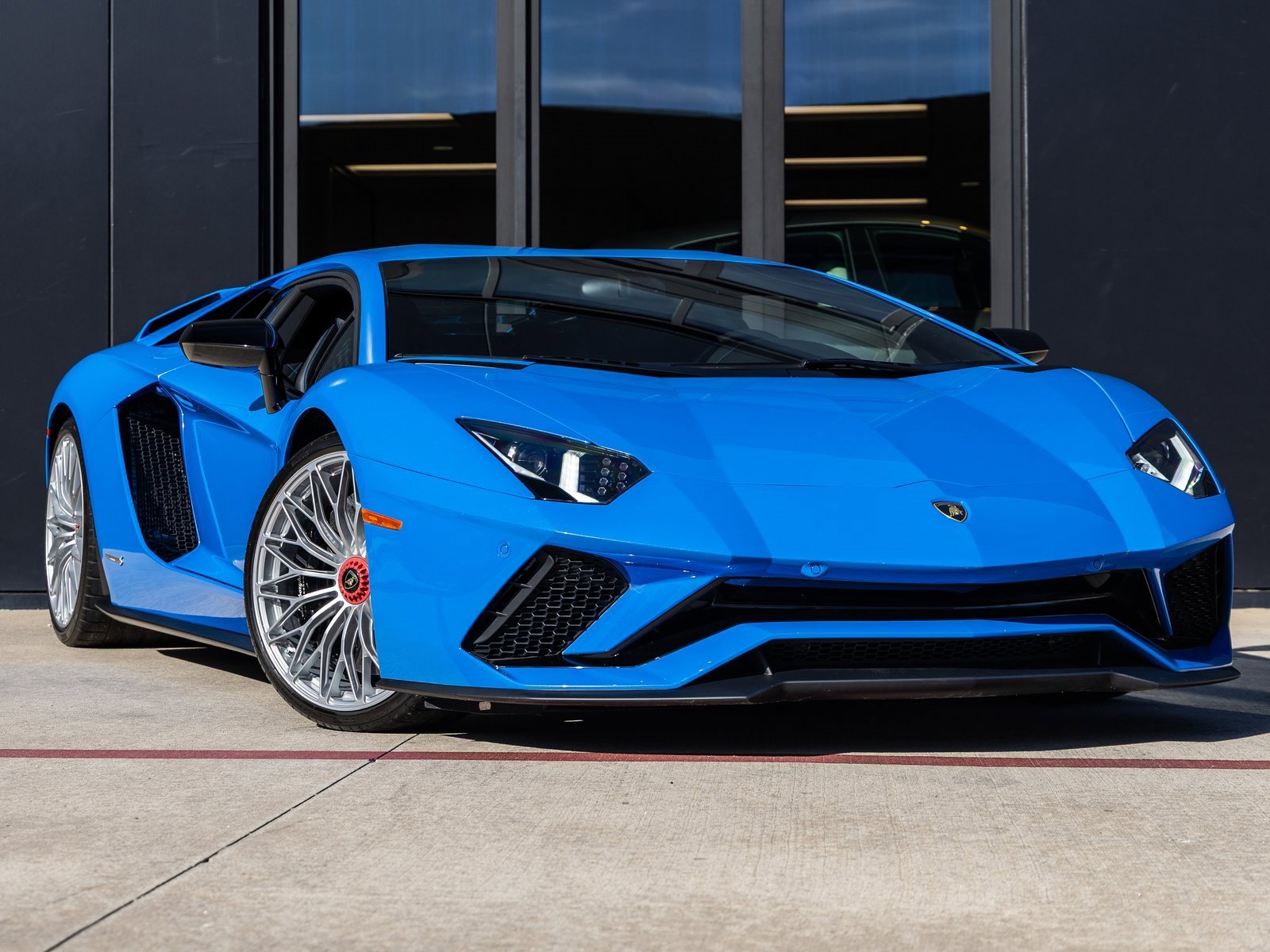 Used 2018 Lamborghini Aventador S image 3