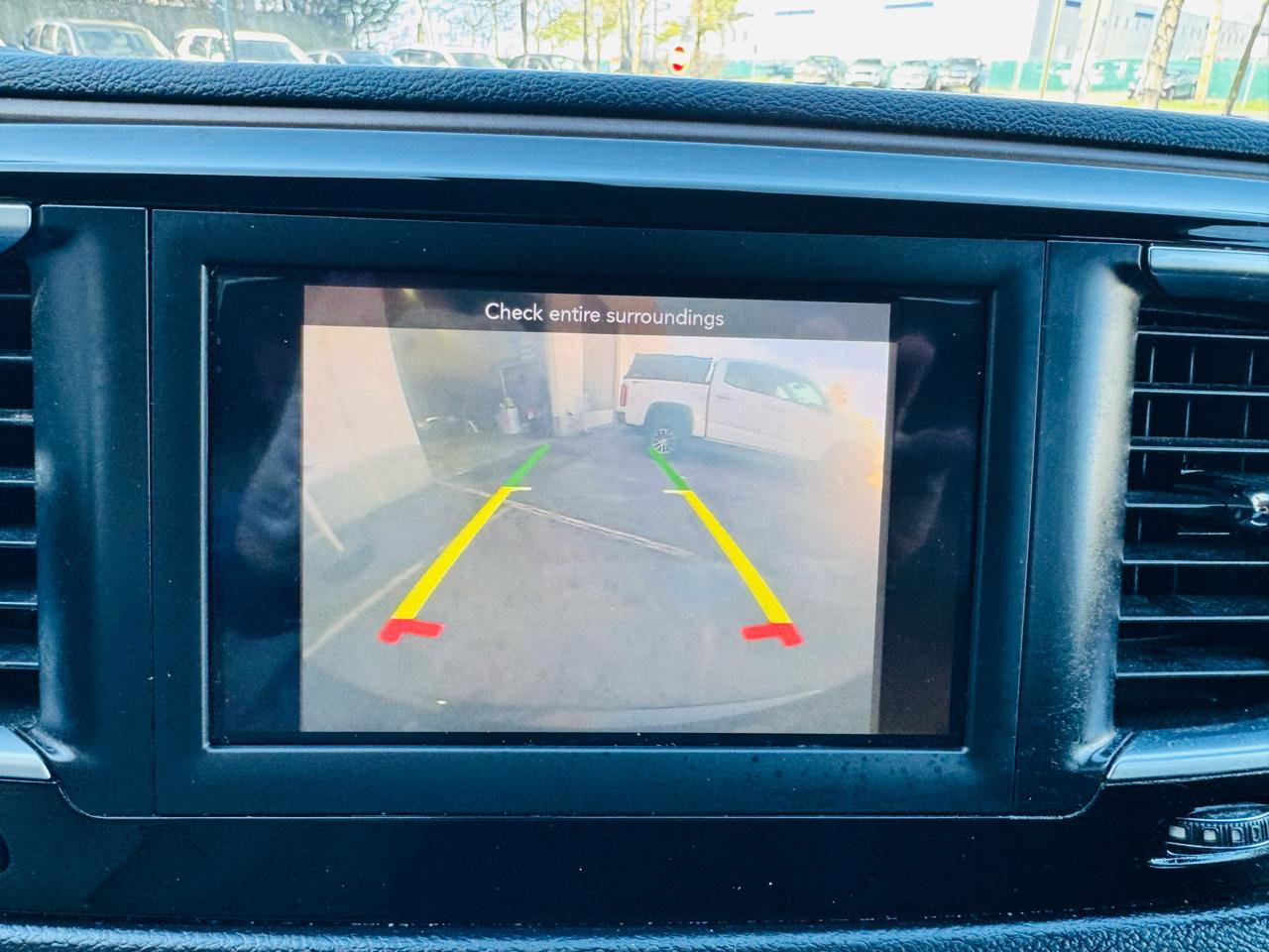 Used 2018 Chrysler Pacifica Touring Plus w/ Tire & Wheel Group FWD image 10