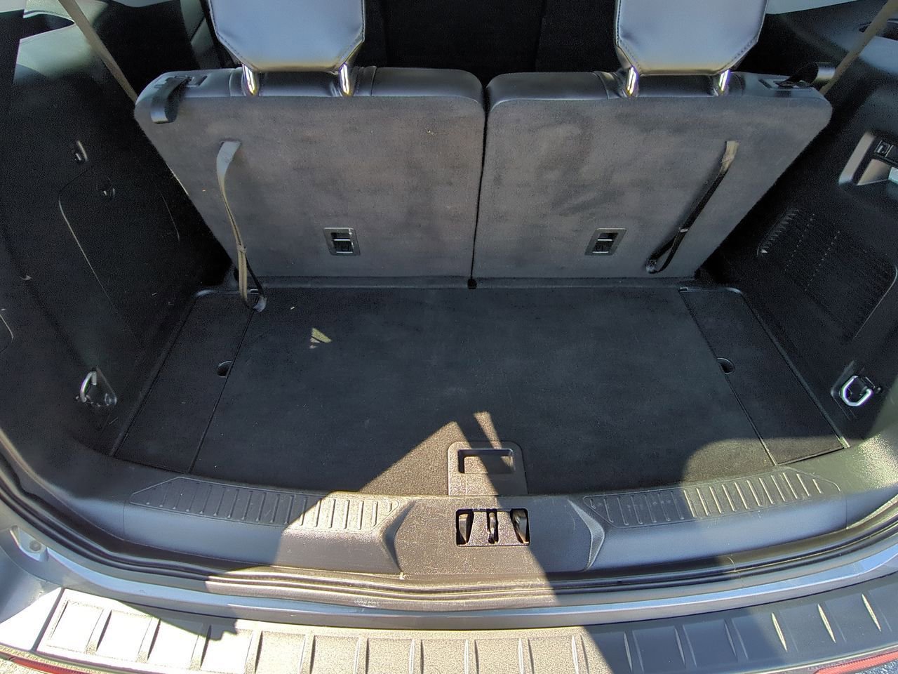 Used 2024 Ford Explorer XLT w/ Equipment Group 202A RWD image 24