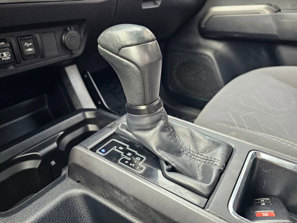Used 2018 Toyota Tacoma TRD Off-Road AWD/4WD image 41