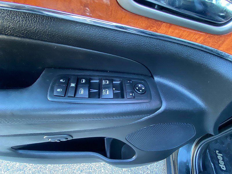 Used 2013 Jeep Grand Cherokee Overland image 7