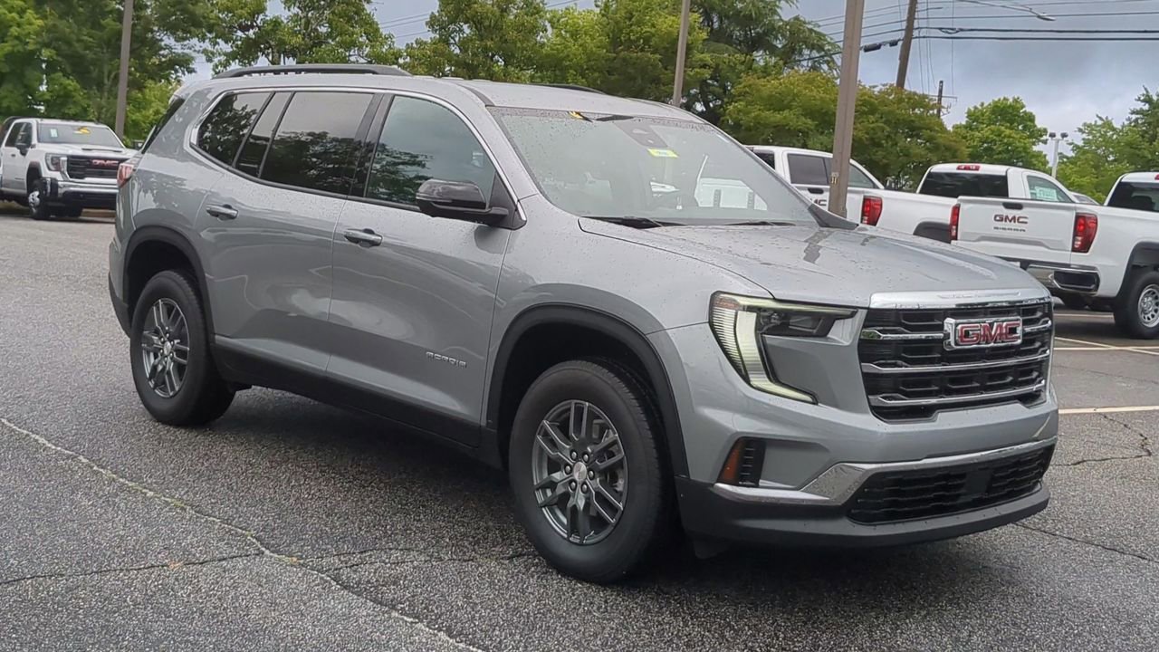 Used 2025 GMC Acadia Elevation image 2