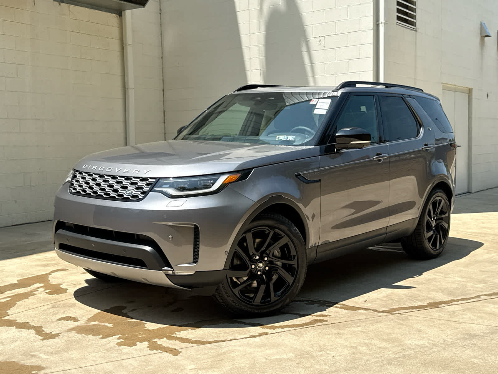 Used 2025 Land Rover Discovery S AWD/4WD image 1