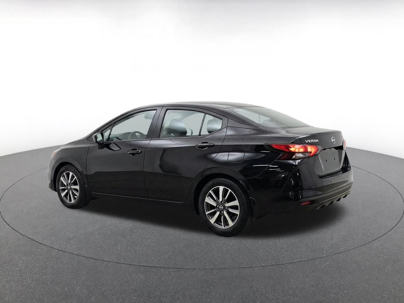 Used 2025 Nissan Versa SV FWD image 11