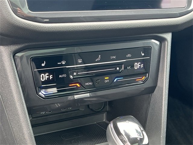 Used 2024 Volkswagen Tiguan SE R-Line image 17