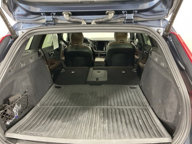 Used 2021 Volvo V60 T5 Cross Country image 28