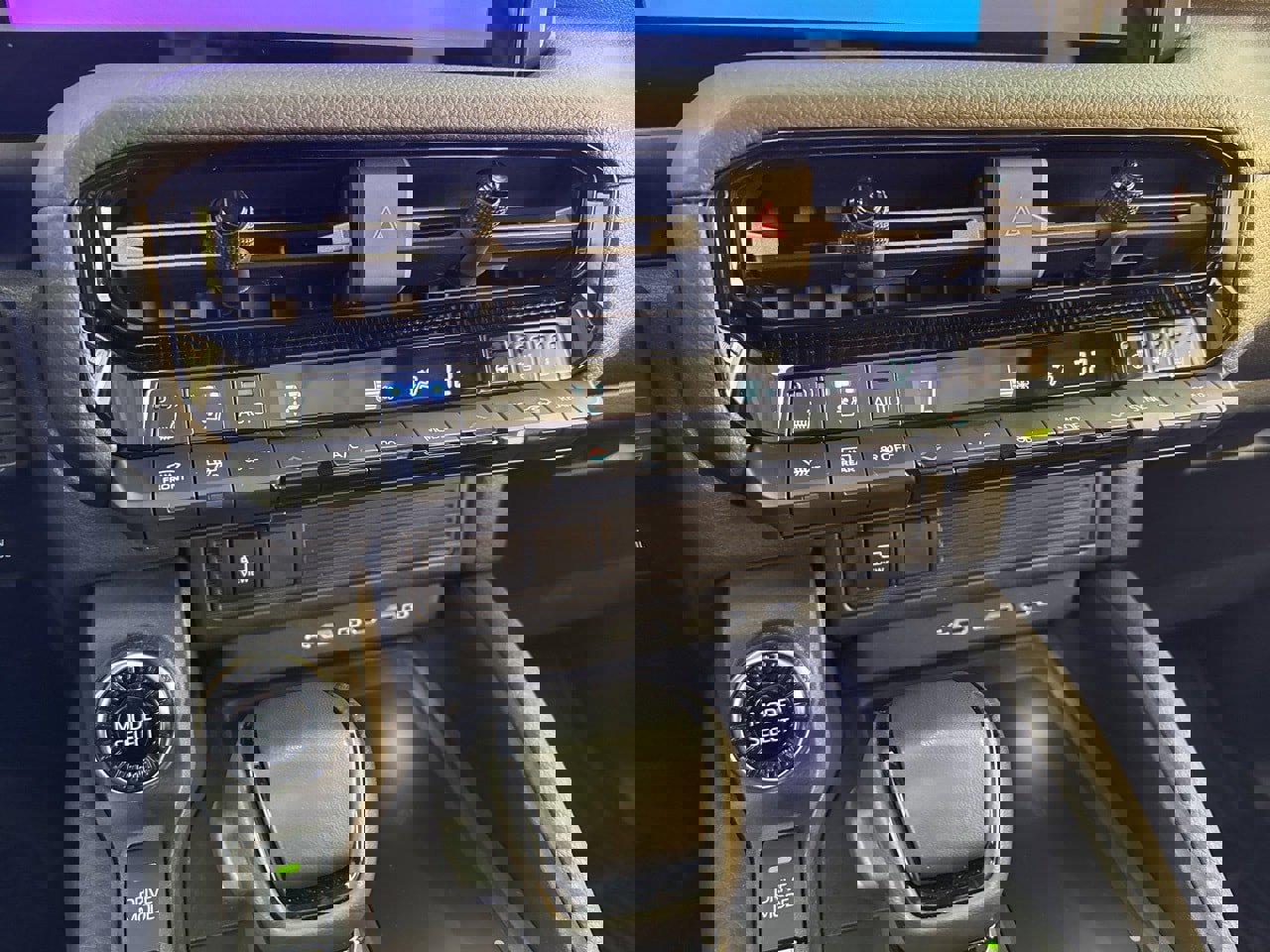 Certified 2024 Toyota Land Cruiser image 27