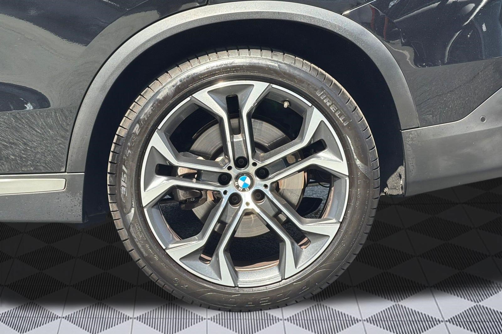 Used 2024 BMW X5 sDrive40i w/ Parking Assistance Package RWD image 13