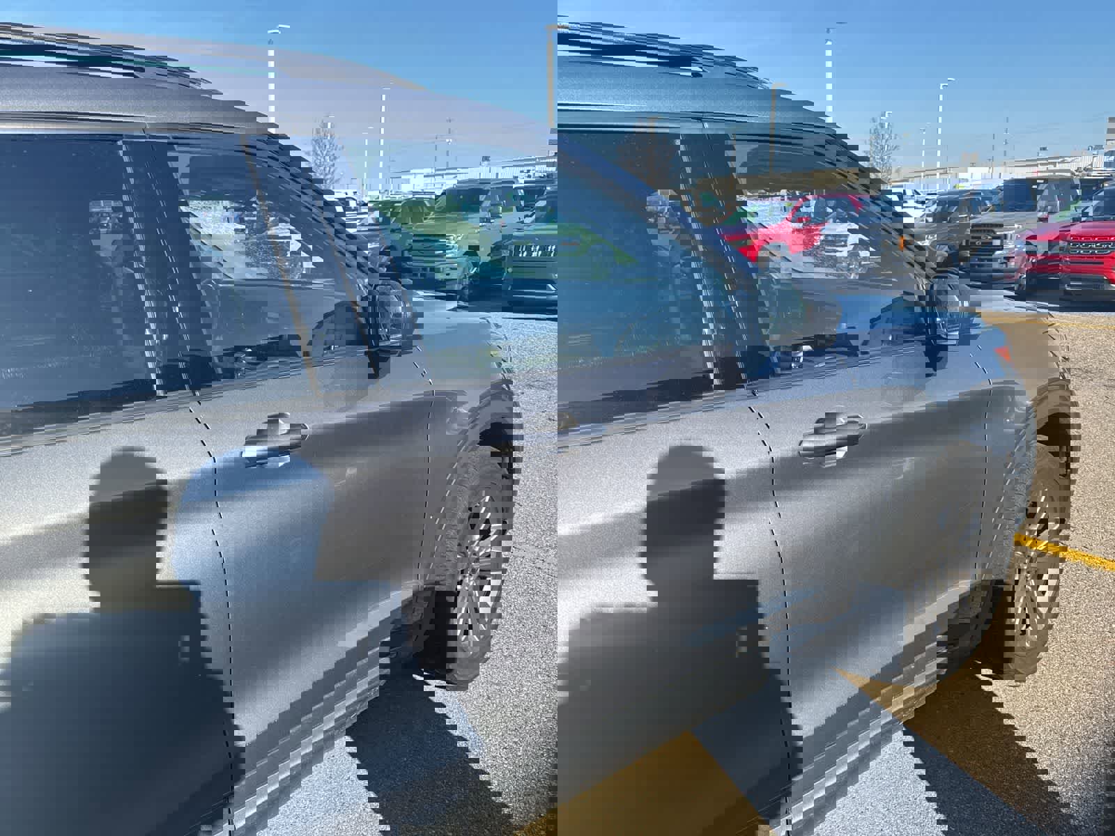 Used 2021 Ford Explorer XLT w/ Equipment Group 202A image 7