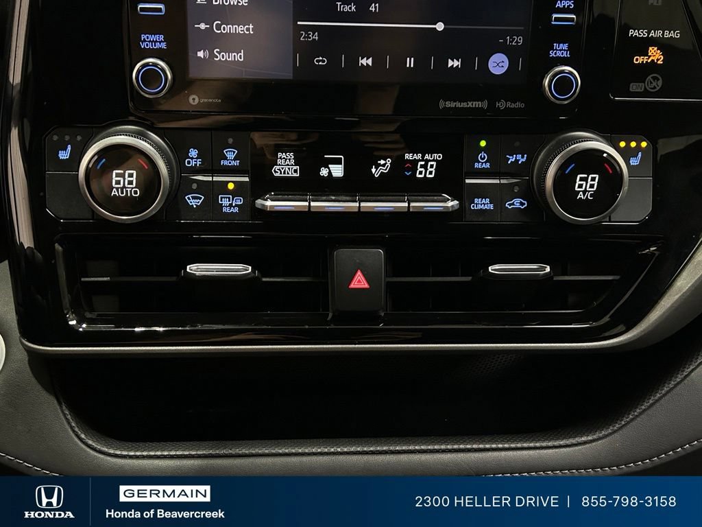 Used 2020 Toyota Highlander XLE AWD/4WD image 24