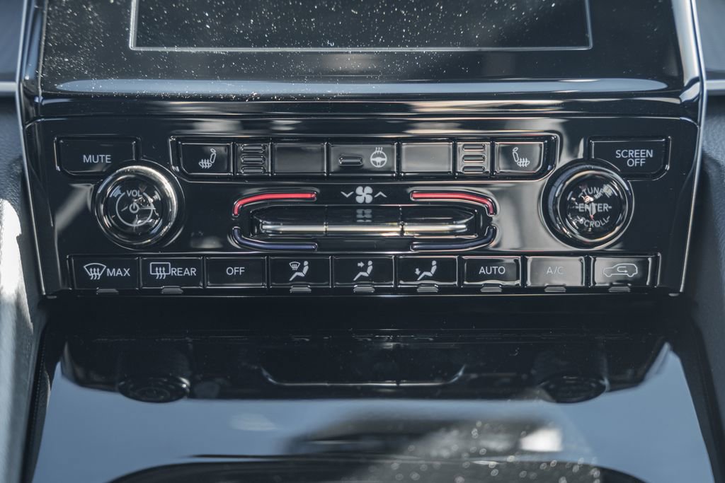 New 2025 Jeep Grand Cherokee Laredo X w/ Luxury Tech Group I image 22