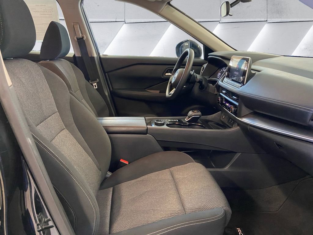 Used 2024 Nissan Rogue SV image 12